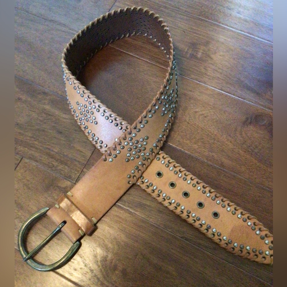 Vintage studded Influencer leather belt